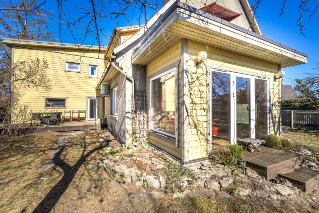 Müüa avar elamu Pärnus, vaikses eramajade piirkonnas. Helista 501 3365 - Pärnu Kinnisvara.
